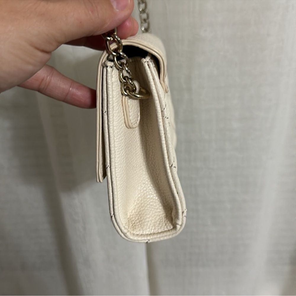 F21 Ivory Gold Tone Chain Strap Faux Leather Quilted Mini Crossbody Bag Purse - Picture 6 of 13